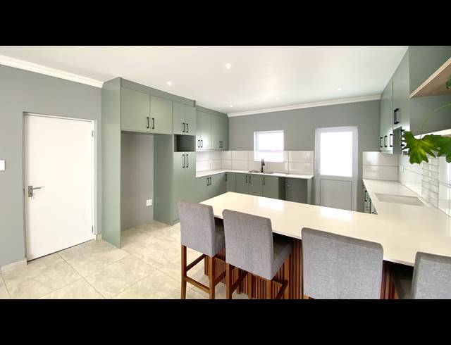 3 BEDROOM HOUSE FOR SALE IN GOLDEN MILE